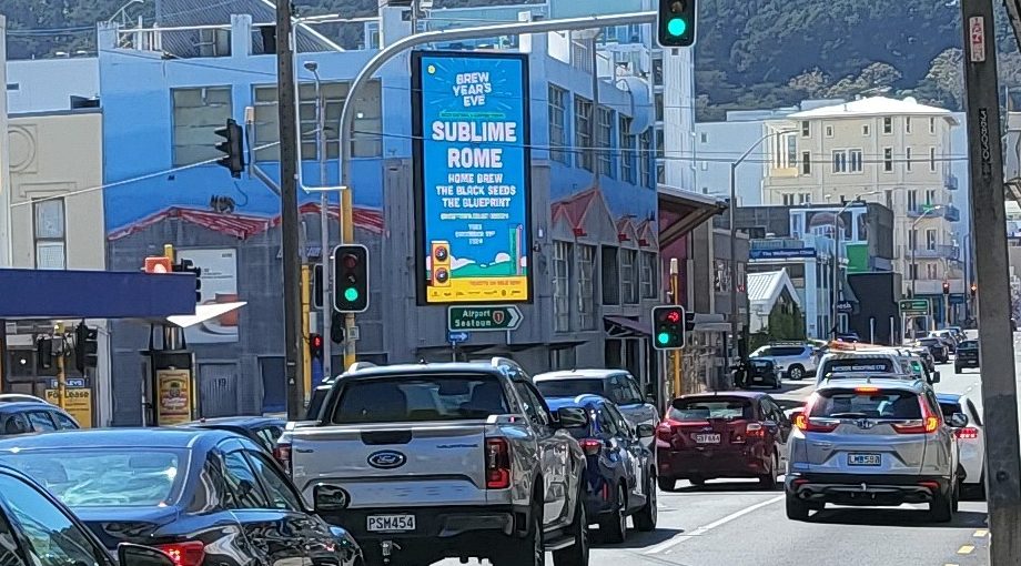 Jolly Billboards WG-D4 DIGITAL Urban Motorway SH1 Vivian St Corner CBD  Wellington